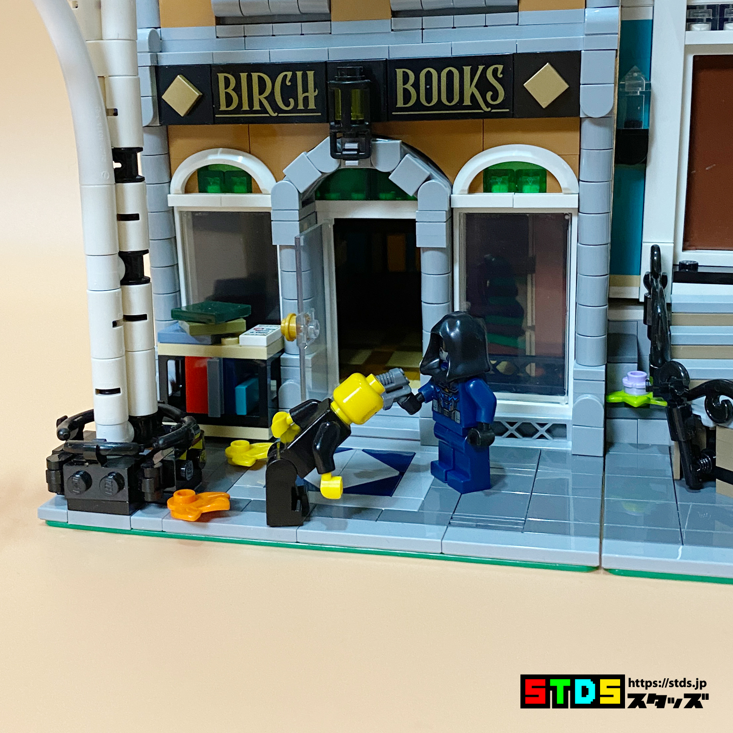 LEGO 10270 Bookshop Review : Watch Statham and Stallone's Breathtaking Action