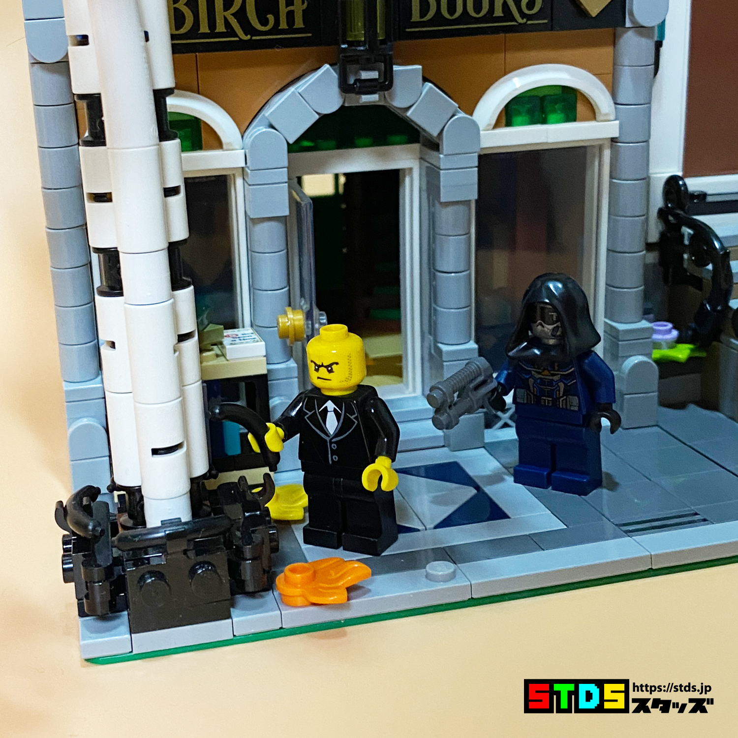 LEGO 10270 Bookshop Review : Watch Statham and Stallone's Breathtaking Action