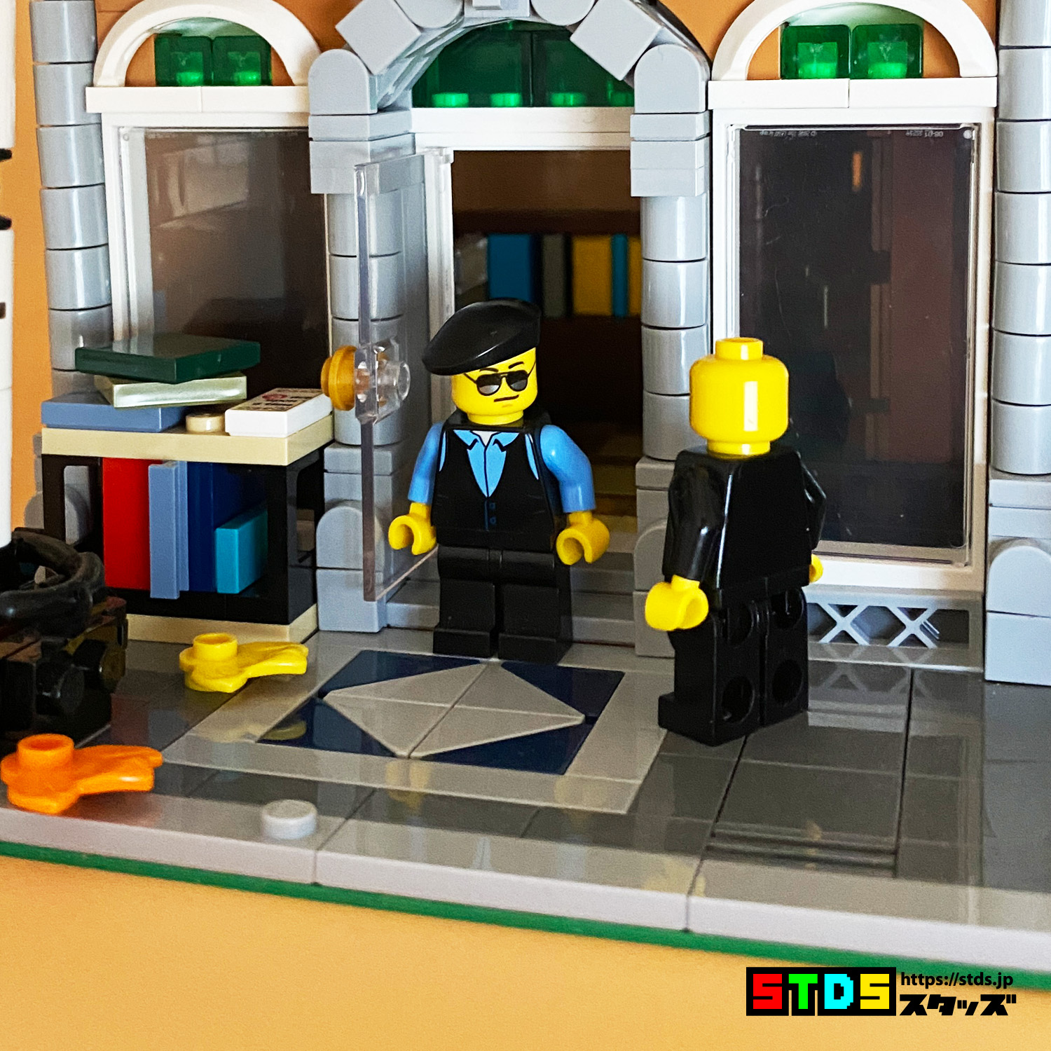 LEGO 10270 Bookshop Review : Watch Statham and Stallone's Breathtaking Action