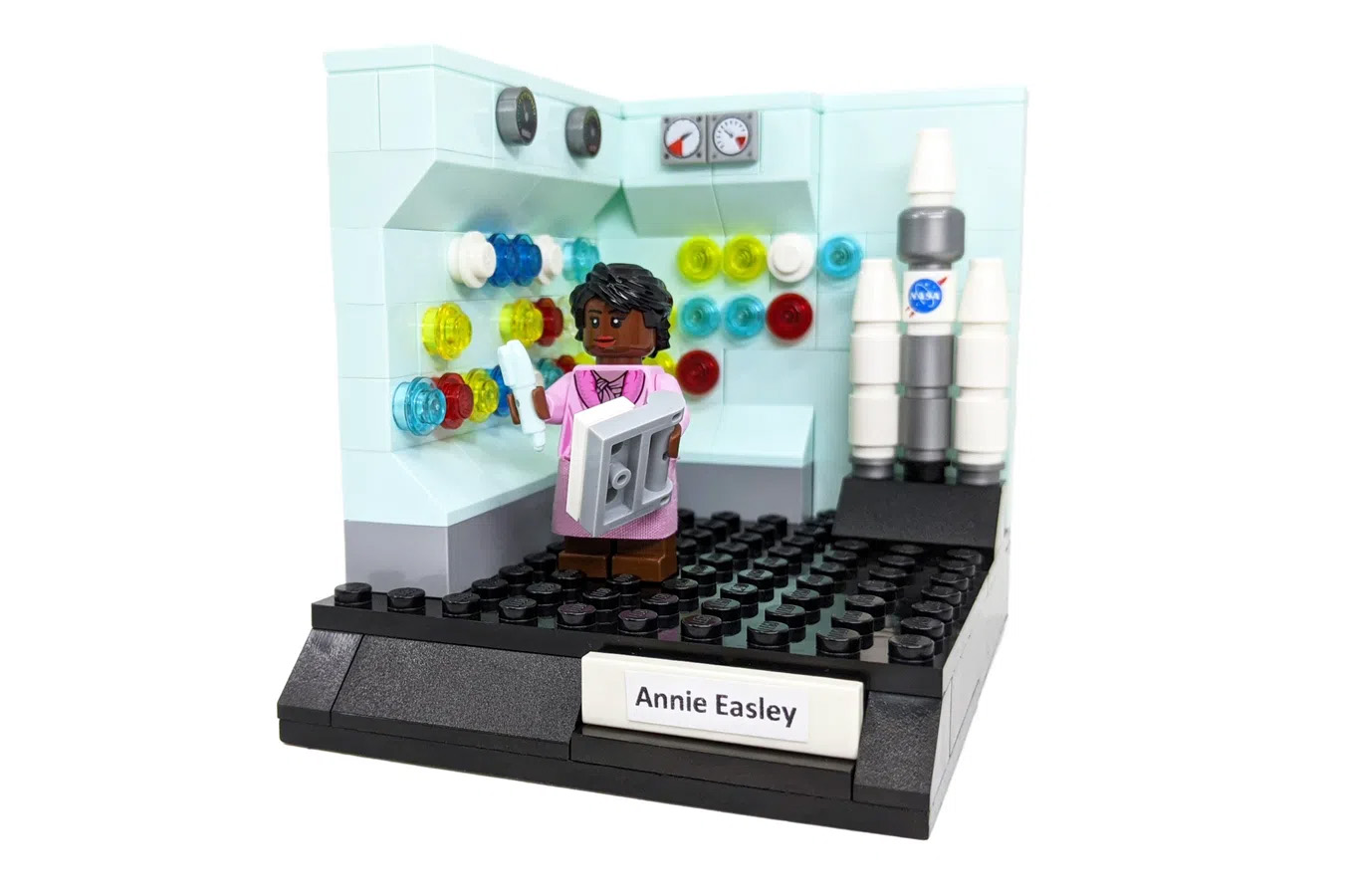 WOMEN OF COMPUTING Achieves 10K Support on LEGO IDEAS