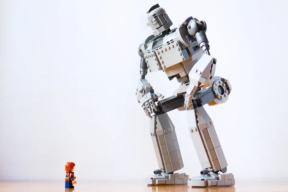 THE IRON GIANT 10K Design Advanced to LEGO(R)IDEAS 2023 1st Review